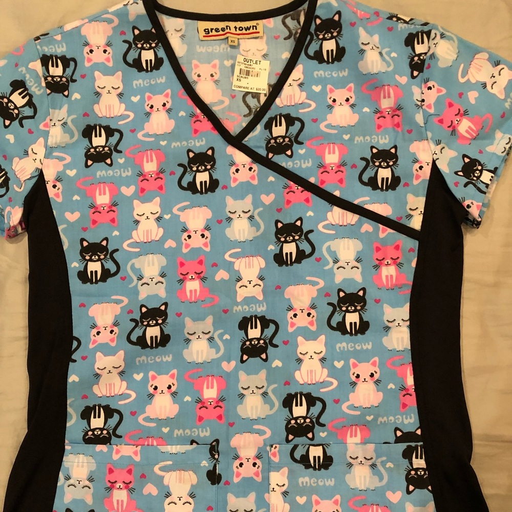 Medical scrubs top